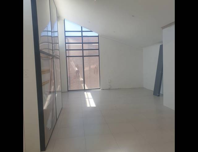 101M² OFFICE TO LET IN LONEHILL